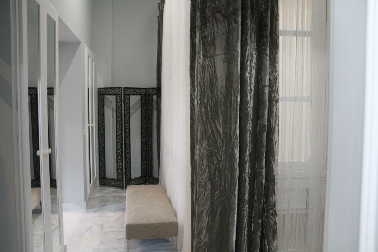 Luxurious 2 Bedroom Flat In A Historic Building Sewilla Zewnętrze zdjęcie